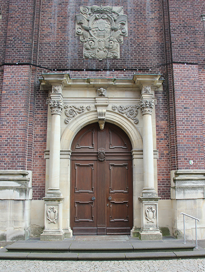 Eingang der Jesuitenkirche
